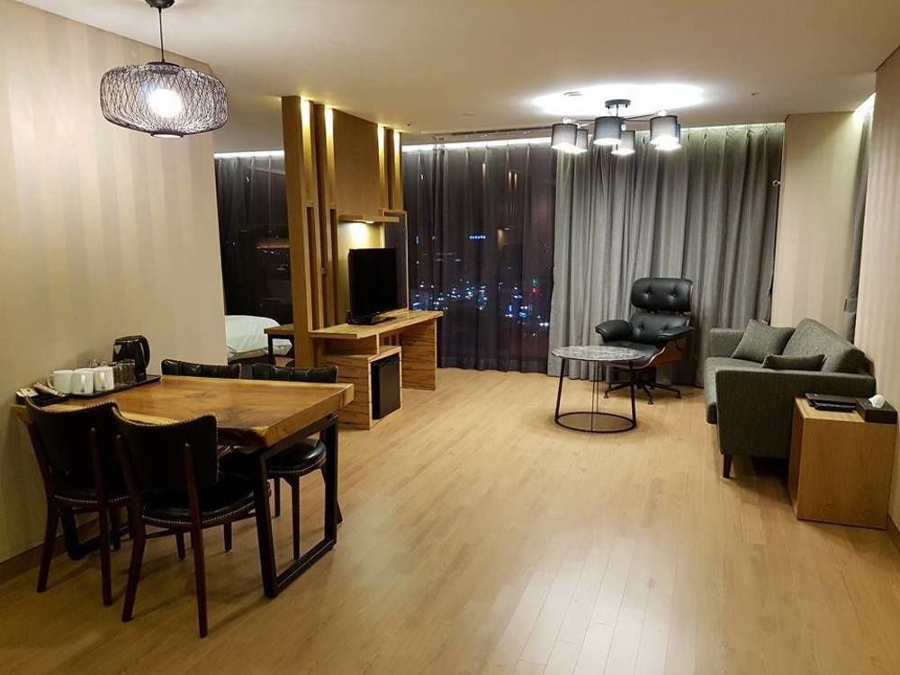 제이스퀘어 호텔&웨딩 진주 외부 사진